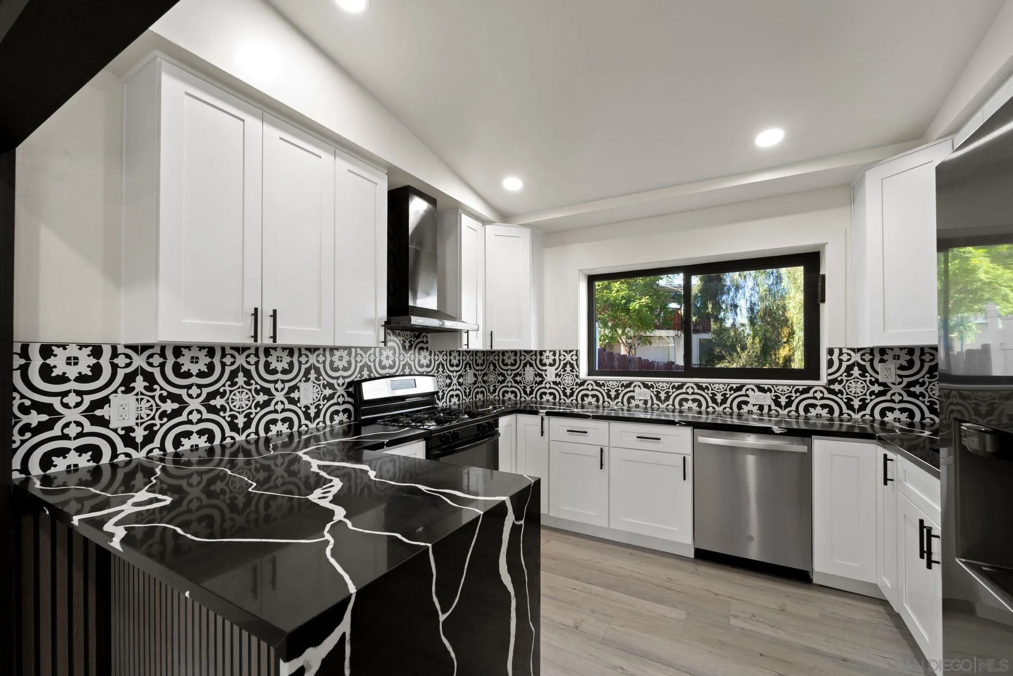 10150 Del Rio Road Spring Valley, CA 91977 - Photo 7 of 42 Gallery Image 7