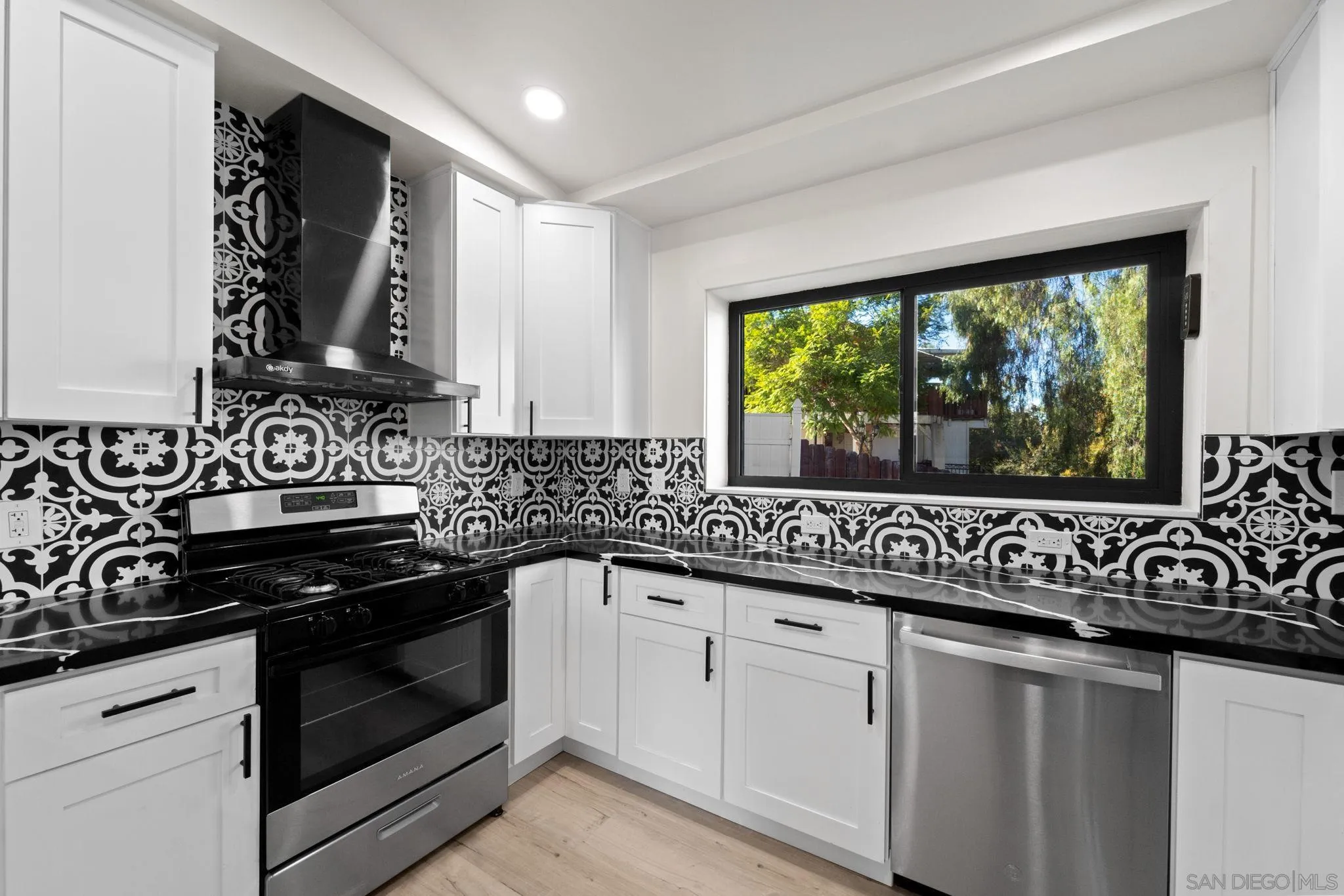 10150 Del Rio Road Spring Valley, CA 91977 - Photo 8 of 42 Gallery Image 8