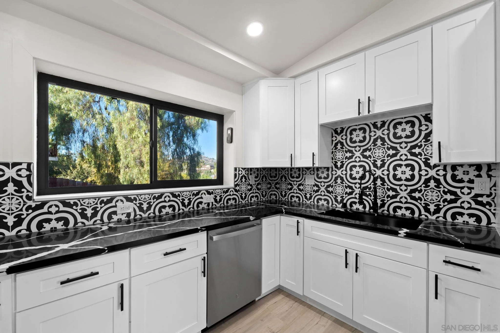 10150 Del Rio Road Spring Valley, CA 91977 - Photo 9 of 42 Gallery Image 9
