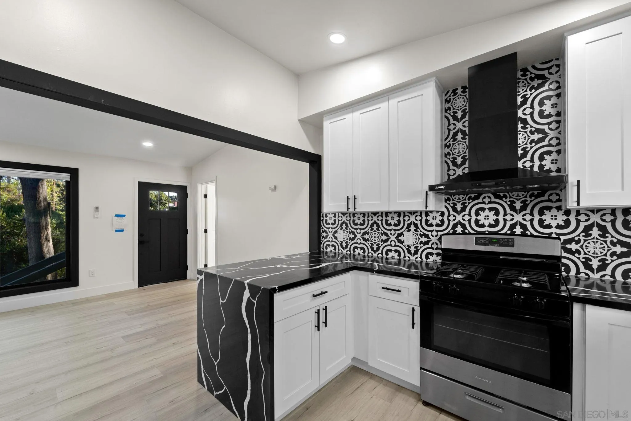 10150 Del Rio Road Spring Valley, CA 91977 - Photo 10 of 42 Gallery Image 10