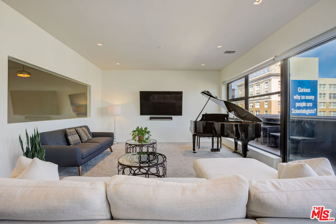 1645 Vine Street, Unit 908 Los Angeles, CA 90028 - Photo 16 of 58