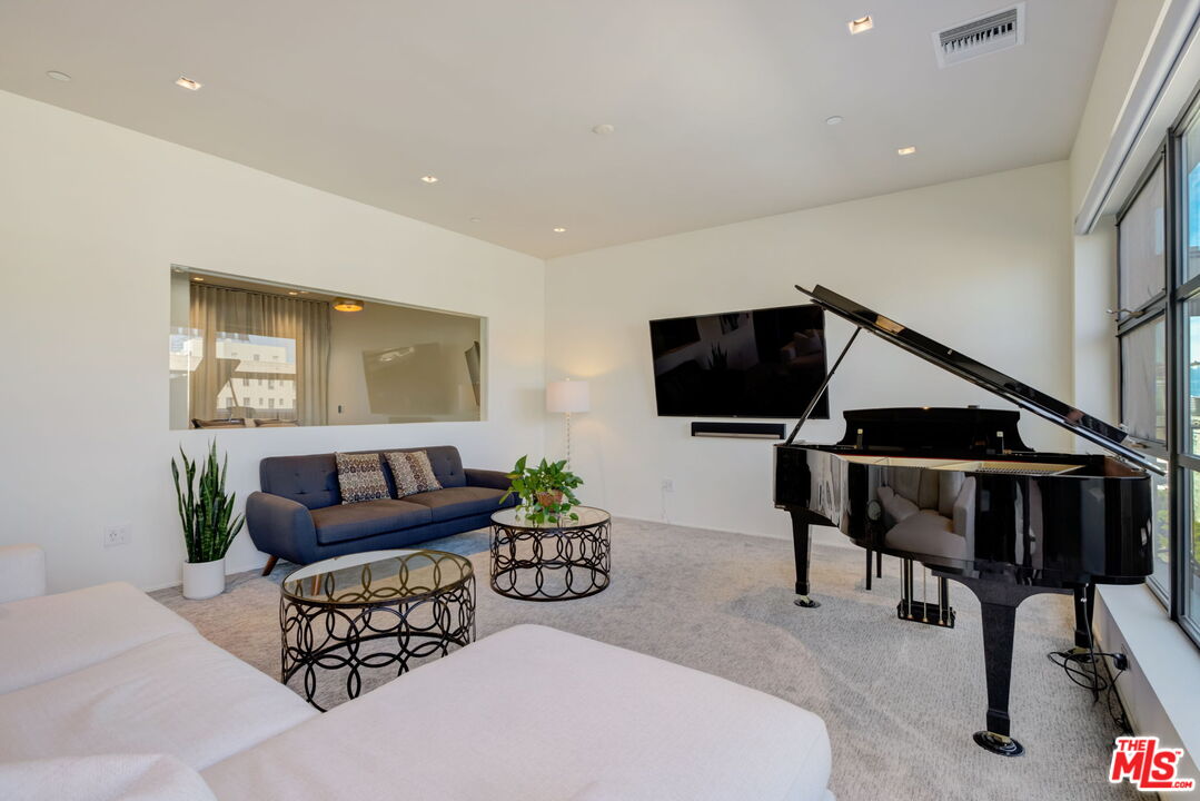 1645 Vine Street, Unit 908 Los Angeles, CA 90028 - Photo 17 of 58