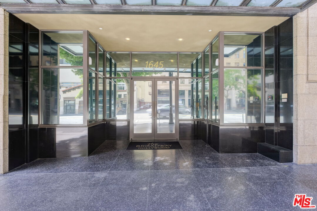 1645 Vine Street, Unit 908 Los Angeles, CA 90028 - Photo 4 of 58