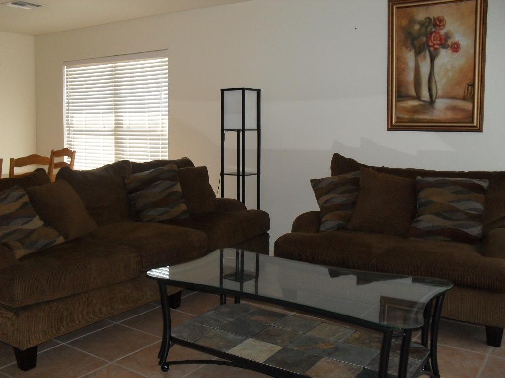1009 East Pedro Road Phoenix, AZ 85042 - Photo 3 of 8 Living Room
