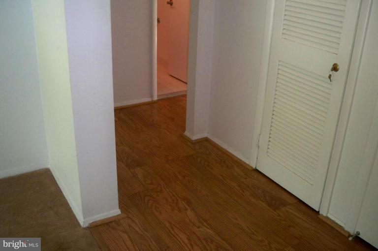 19116 Mills Choice Road, Unit 4 Montgomery Village, MD 20886 - Photo 7 of 14 Entrance / Foyer
