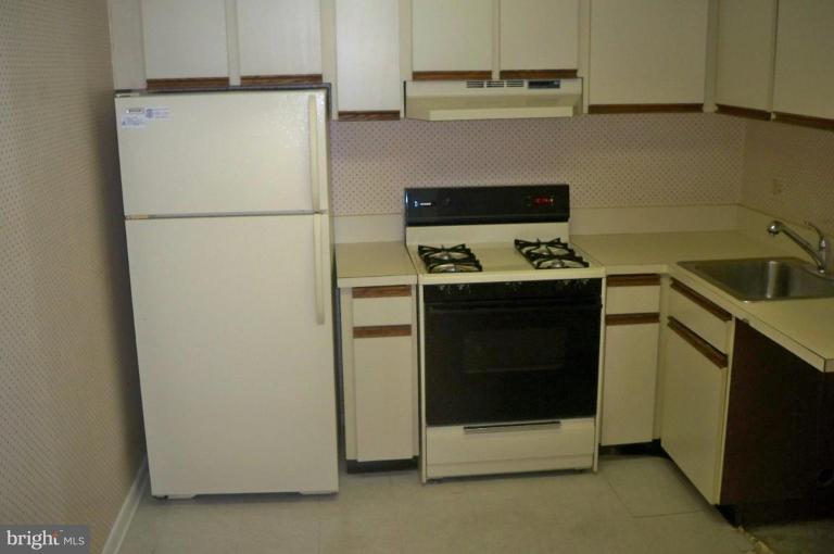 19116 Mills Choice Road, Unit 4 Montgomery Village, MD 20886 - Photo 10 of 14 Kitchen