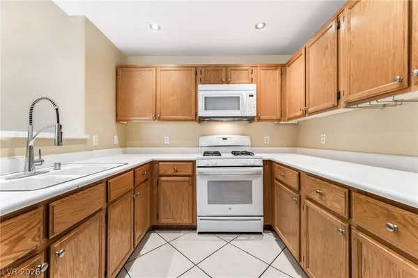 $1,495 | 350 South Durango Drive, Unit 233, Las Vegas, NV 89145