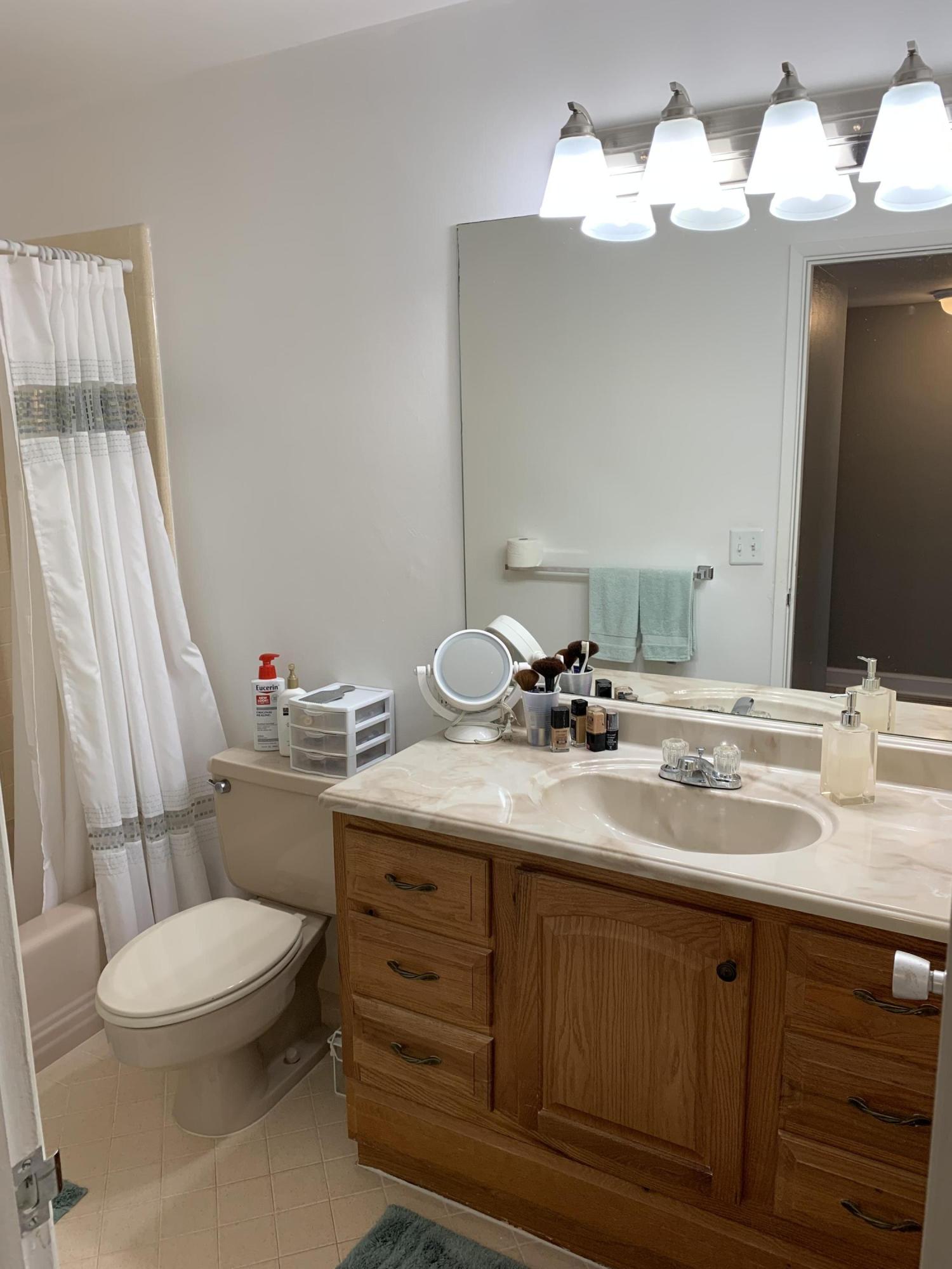 371 Southwest 8th Street, Unit 2C Boca Raton, FL 33432 - Photo 14 of 20 Bathroom