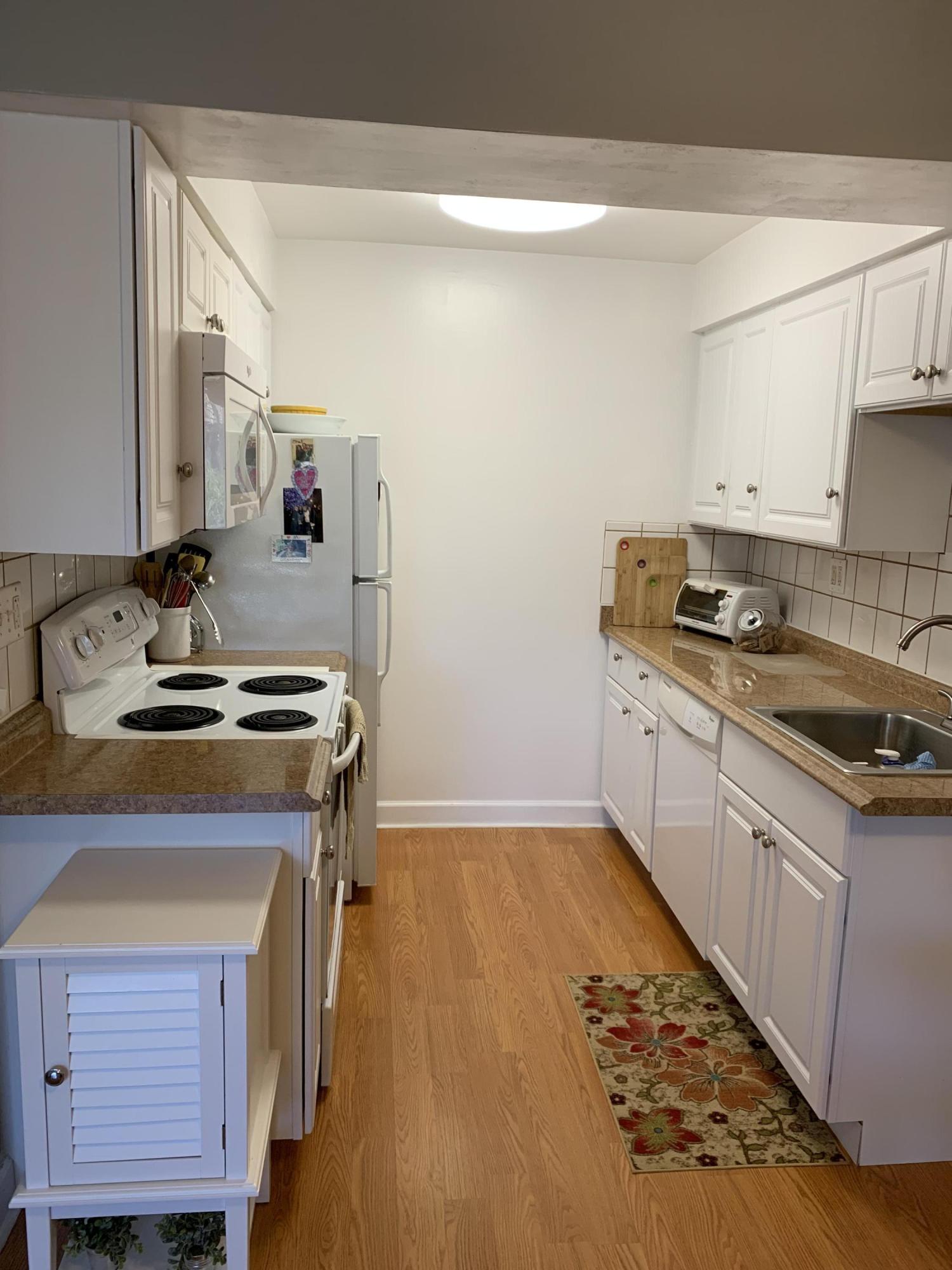 371 Southwest 8th Street, Unit 2C Boca Raton, FL 33432 - Photo 9 of 20 Kitchen