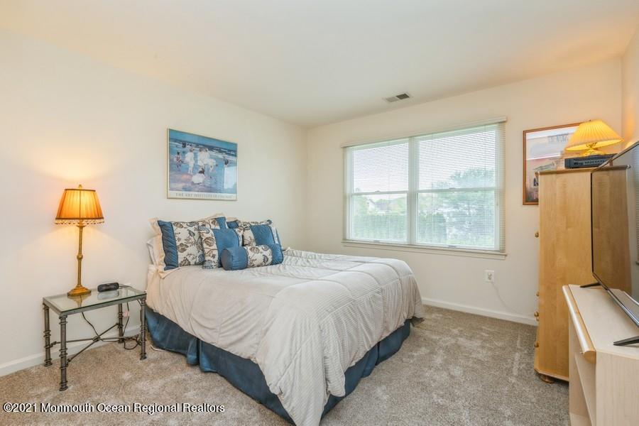 135 Pin Oak Road Freehold, NJ 07728 - Photo 22 of 26 20_135PinOakRd_2046_LowRes