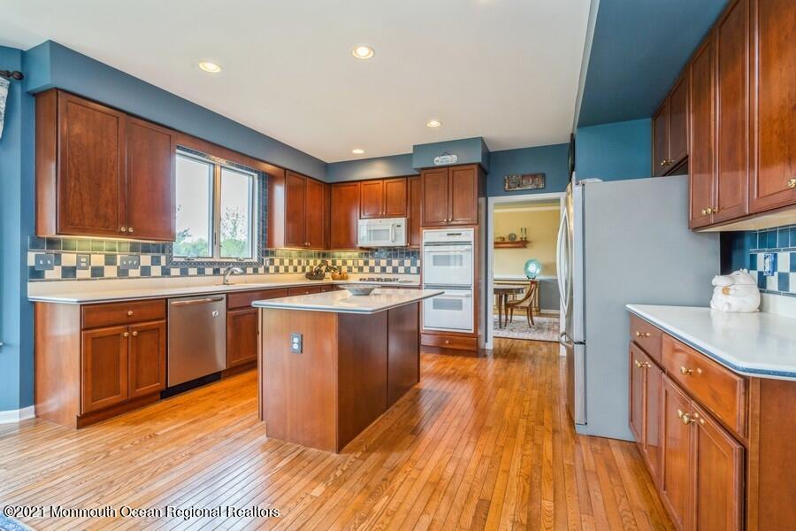 135 Pin Oak Road Freehold, NJ 07728 - Photo 10 of 26 12_135PinOakRd_2030_LowRes