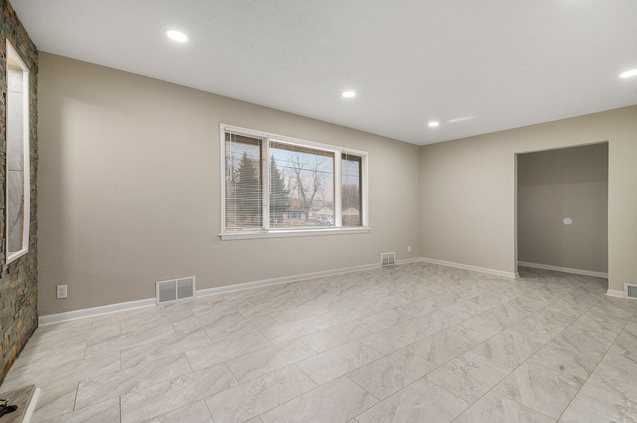 3004 Olney Road Kalamazoo, MI 49006 - Photo 3 of 35 Liv Rm