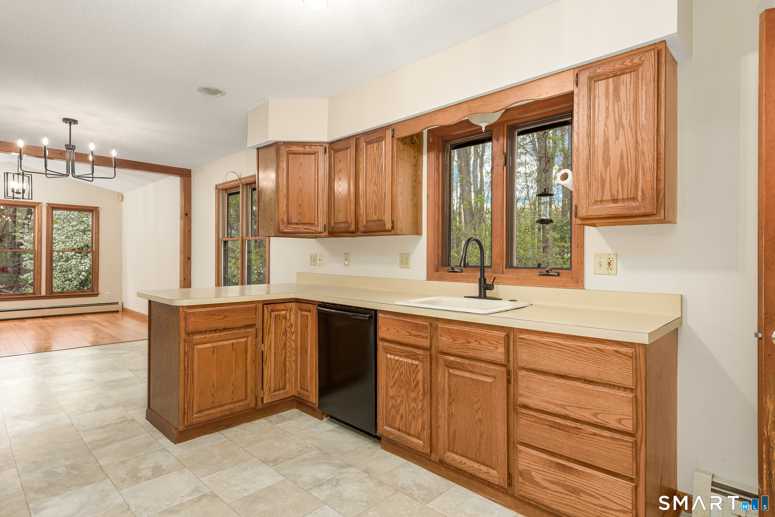 107 Bamforth Road Vernon, CT 06066 - Photo 4 of 40