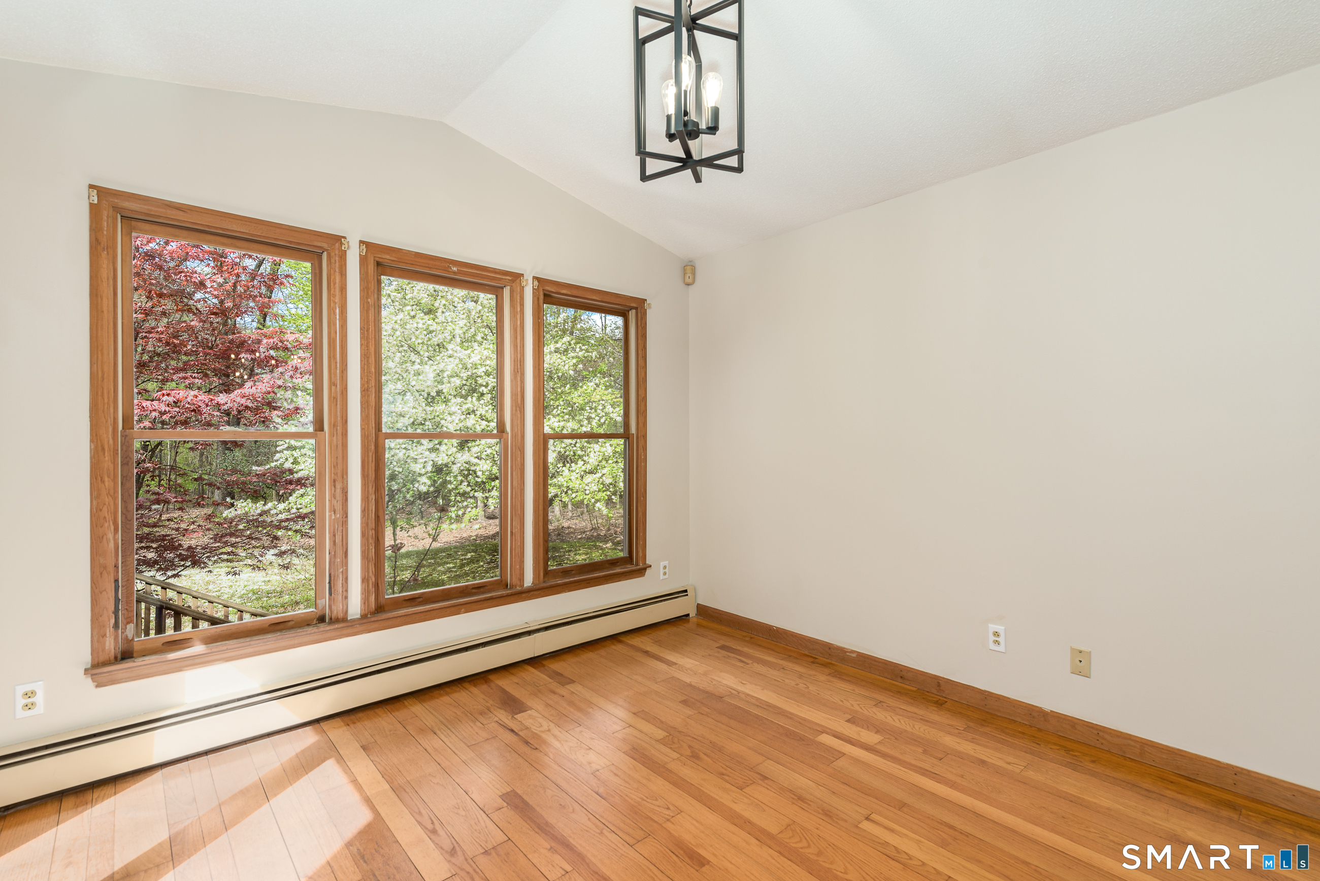 107 Bamforth Road Vernon, CT 06066 - Photo 10 of 40