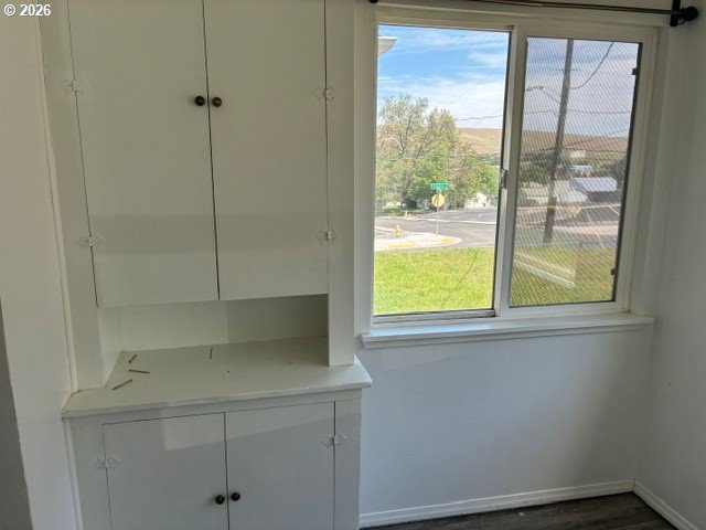 1914 Southeast Court Avenue Pendleton, OR 97801 - Photo 13 of 28 a bathroom with a window
