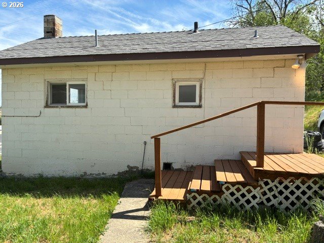 1914 Southeast Court Avenue Pendleton, OR 97801 - Photo 24 of 28 a backyard of a house with lots of green space and fountain