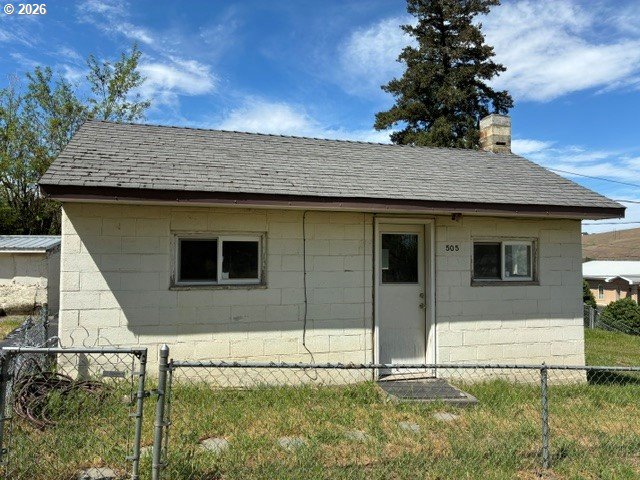 1914 Southeast Court Avenue Pendleton, OR 97801 - Photo 25 of 28 a view of a house with a yard