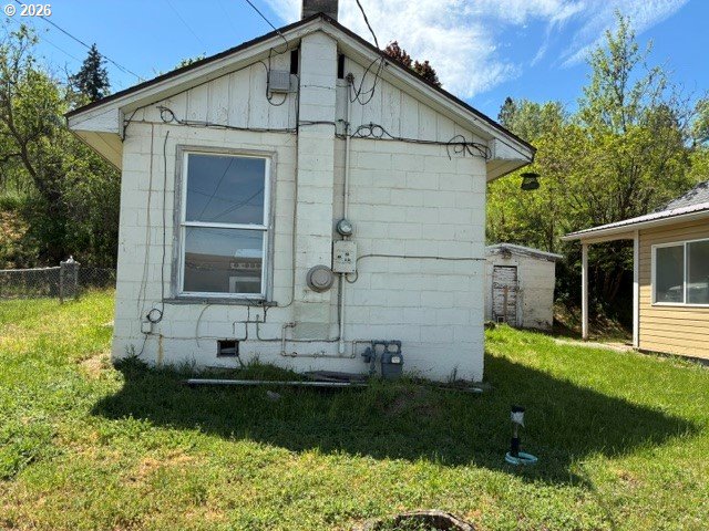 1914 Southeast Court Avenue Pendleton, OR 97801 - Photo 26 of 28 a front view of a house with garden