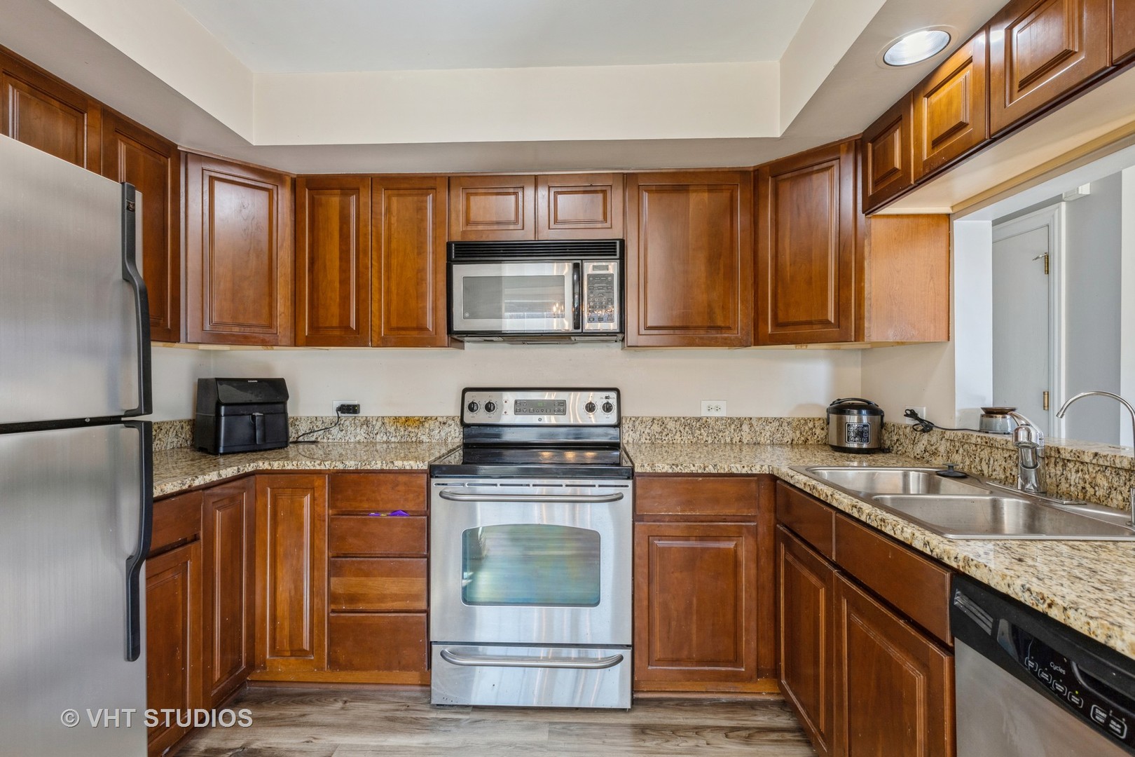 43 Foxcroft Road, Unit 139 Naperville, IL 60565 - Photo 3 of 12 Gallery Image 3