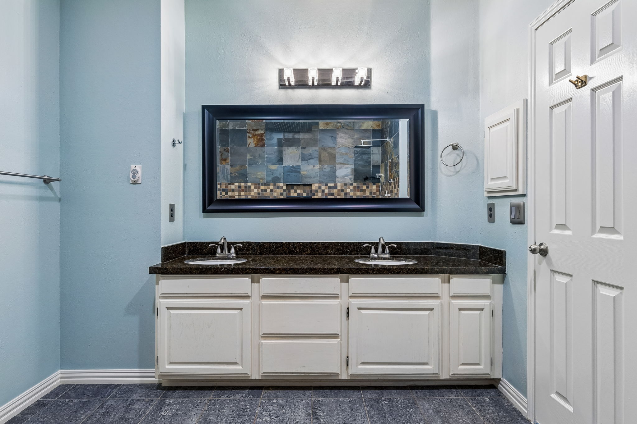 10400 O'Rourk Lane Austin, TX 78739 - Photo 15 of 33 a utility room with granite countertop a stove a sink and a wooden floor