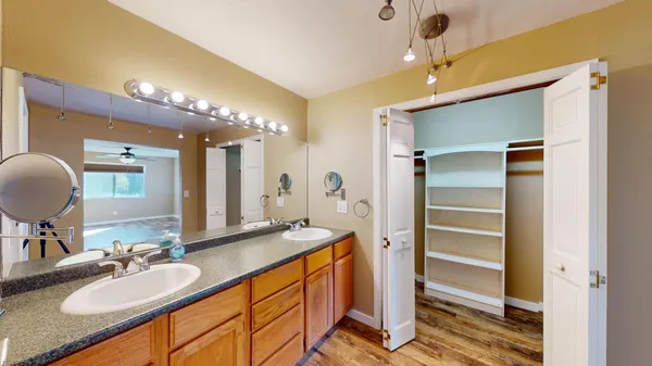 $258,900 | 705 Glenview Drive, Albert Lea, MN 56007
