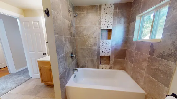 $258,900 | 705 Glenview Drive, Albert Lea, MN 56007