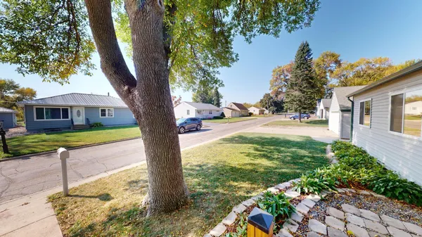 $258,900 | 705 Glenview Drive, Albert Lea, MN 56007