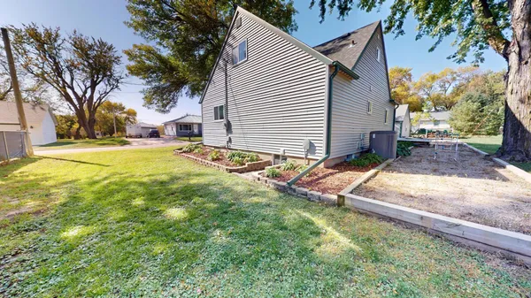 $258,900 | 705 Glenview Drive, Albert Lea, MN 56007