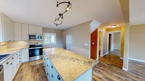 $258,900 | 705 Glenview Drive, Albert Lea, MN 56007