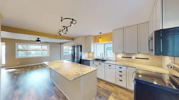 $258,900 | 705 Glenview Drive, Albert Lea, MN 56007