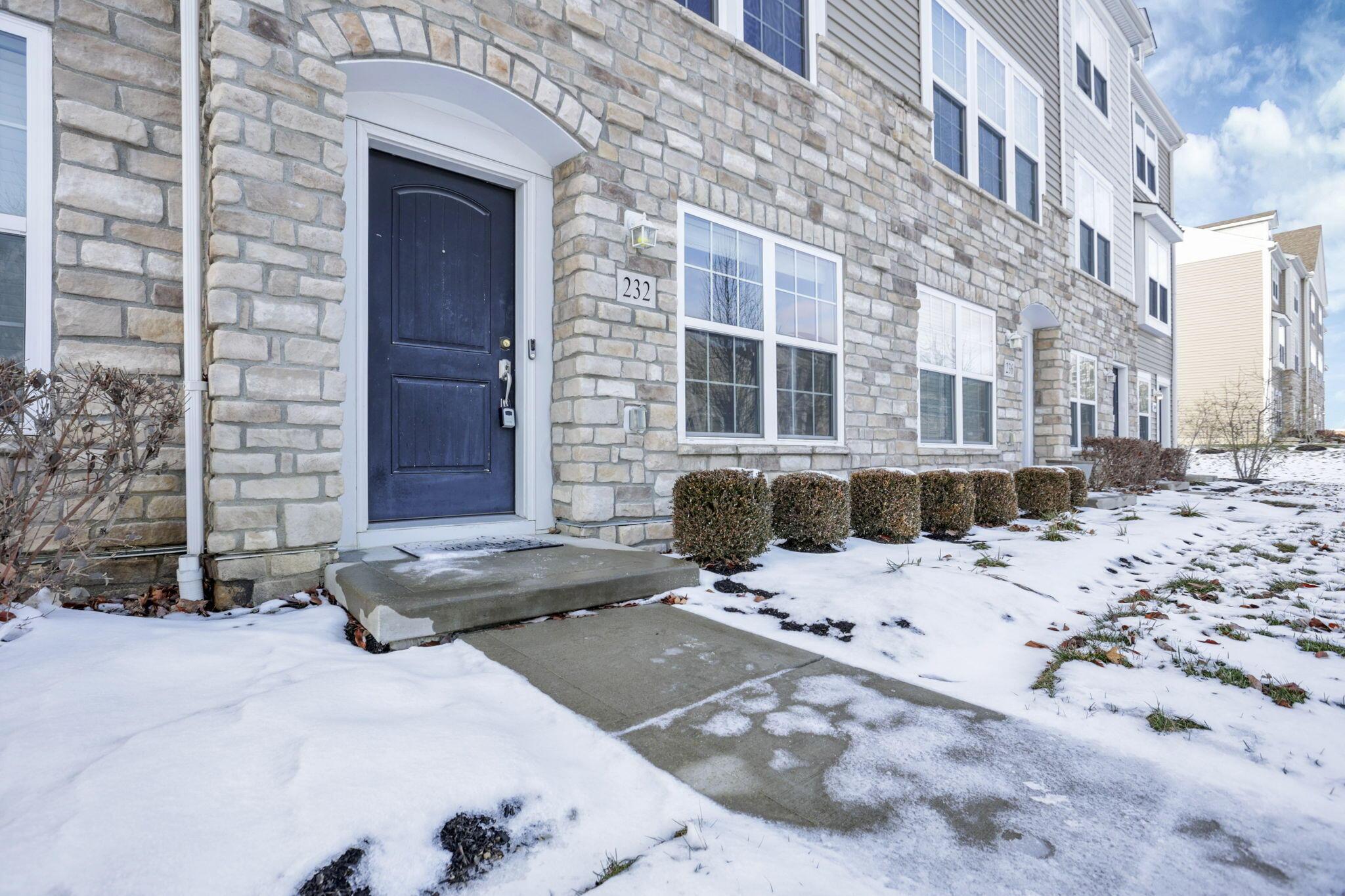232 Autumn Ridge Circle Pickerington, OH 43147 - Photo 5 of 47 Entry to Condo