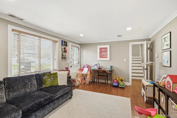 $10,500 | 221 Mamaroneck Road, Scarsdale, NY 10583