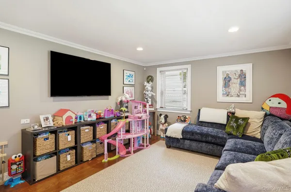 $10,500 | 221 Mamaroneck Road, Scarsdale, NY 10583