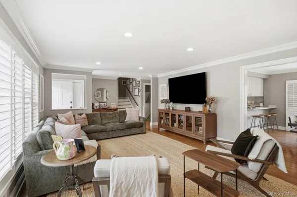 $10,500 | 221 Mamaroneck Road, Scarsdale, NY 10583