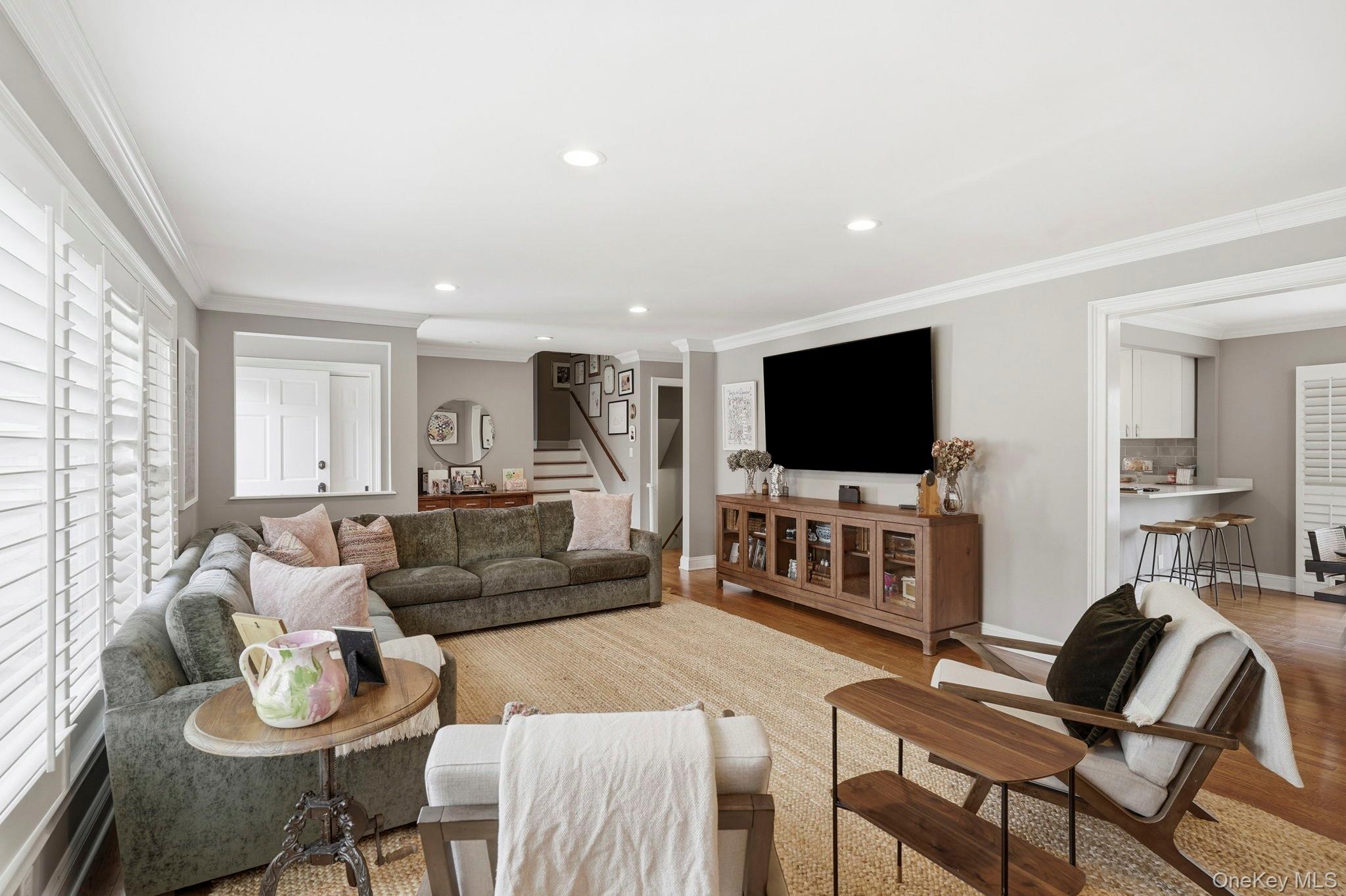 221 Mamaroneck Road Scarsdale, NY 10583 - Photo 7 of 36