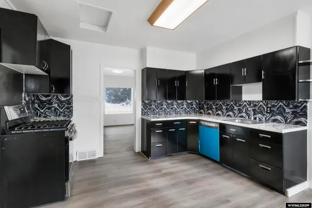 $239,900 | 1625 West Main Street, Evanston, WY 82930