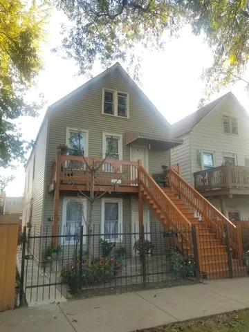 $1,300 | 2453 West 46th Place, Unit 1, Chicago, IL 60632