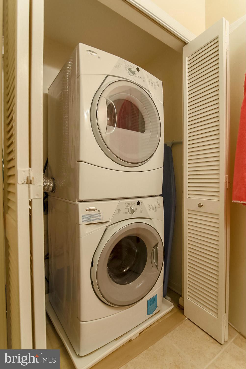 3175 Summit Square Drive, Unit 5E8 Oakton, VA 22124 - Photo 16 of 27 Laundry