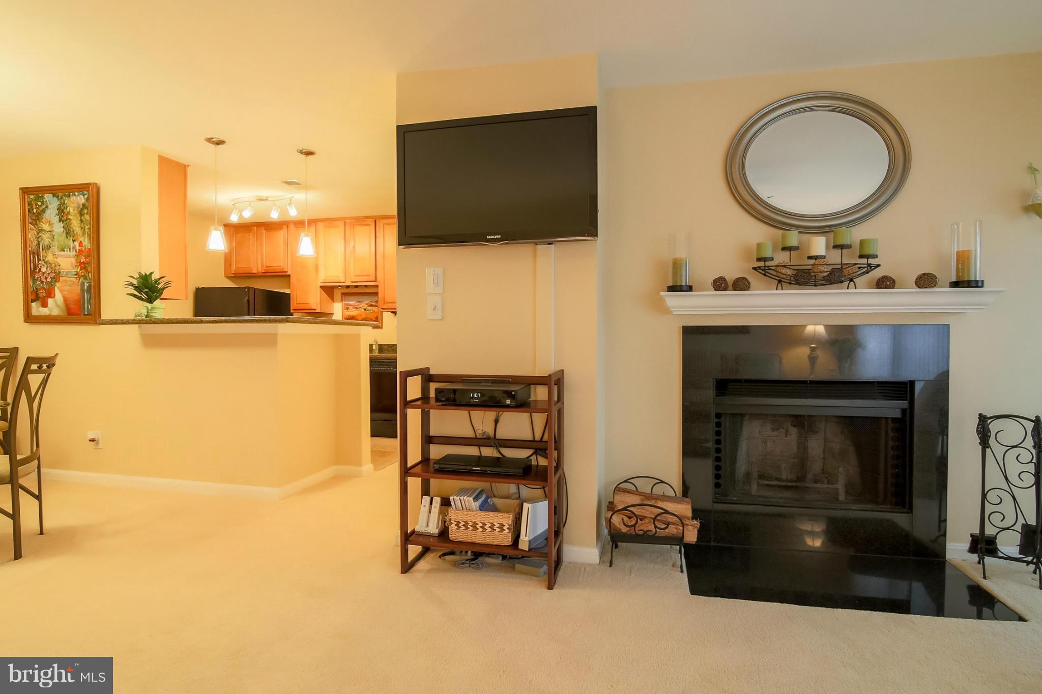 3175 Summit Square Drive, Unit 5E8 Oakton, VA 22124 - Photo 3 of 27 Living Room to Kitchen