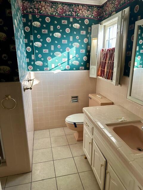 4503 14th Street Lubbock, TX 79416 - Photo 13 of 17 a bathroom with a sink a toilet and a mirror