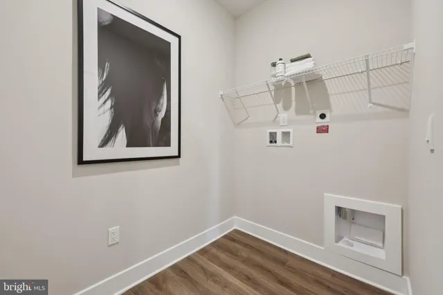 a view of a hallway with closet