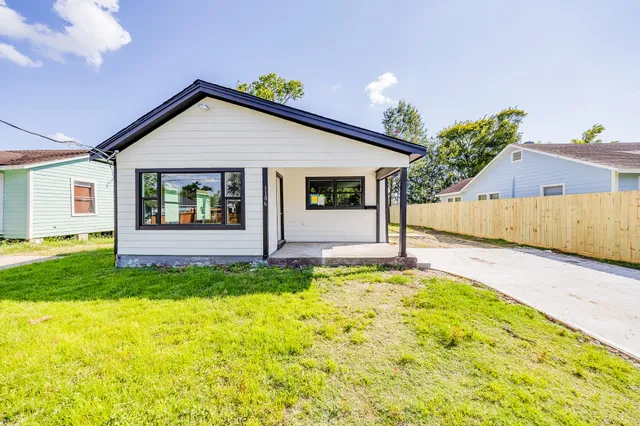 a view of a house with backyard and garage