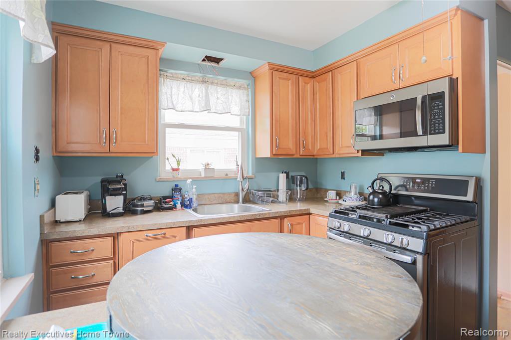 22757 Rausch Avenue Eastpointe, MI 48021 - Photo 18 of 27