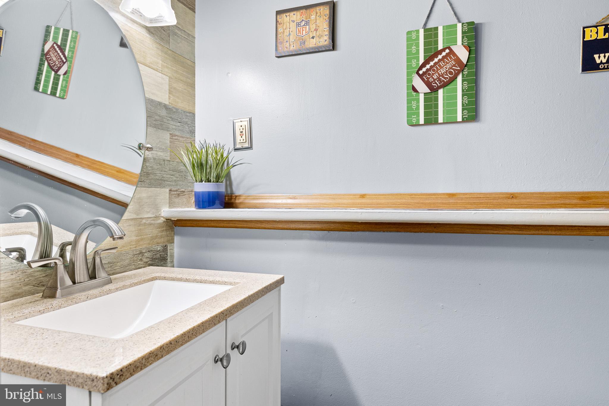 12 Carole Road Newark, DE 19713 - Photo 13 of 19 Powder room