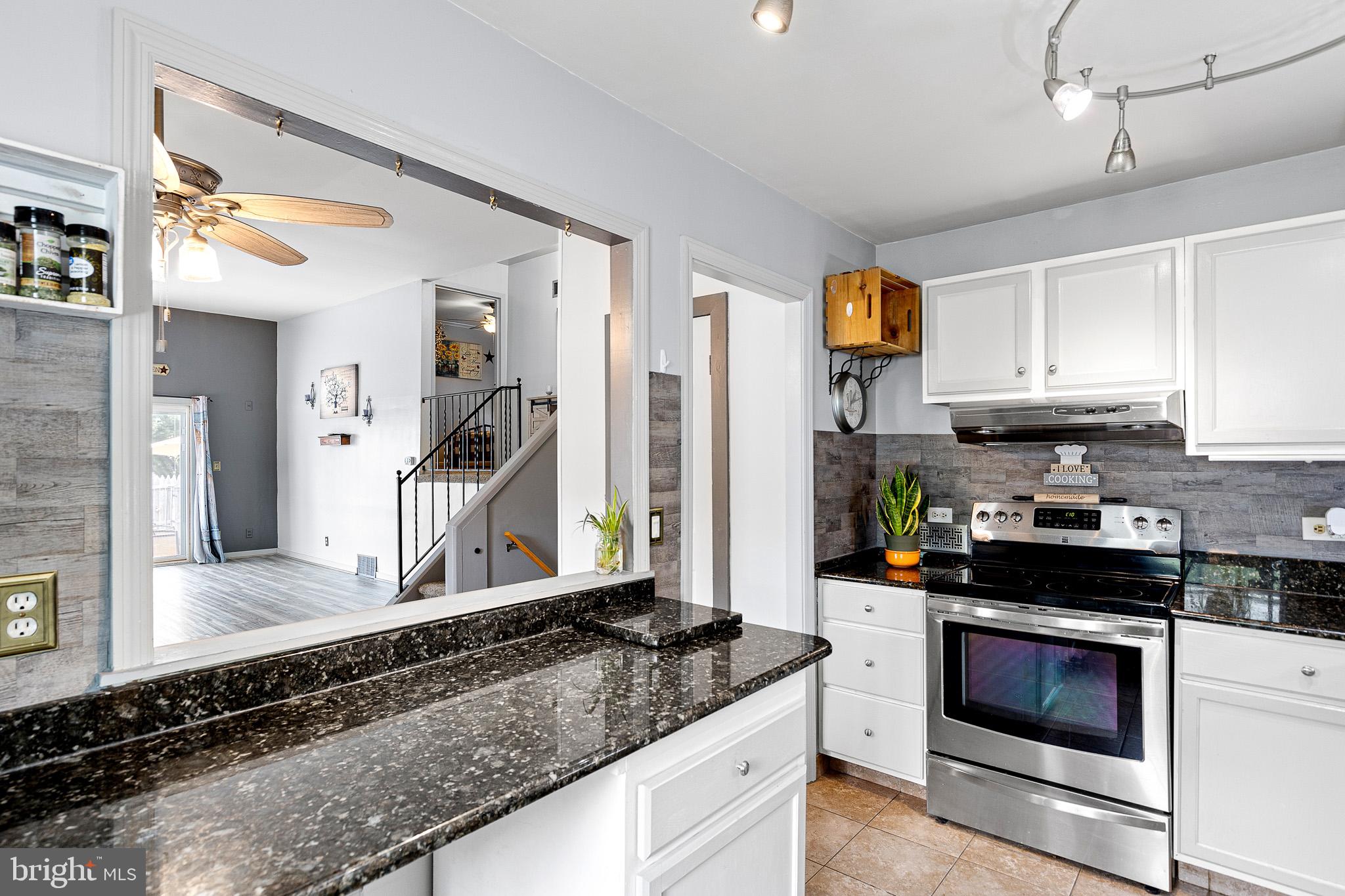 12 Carole Road Newark, DE 19713 - Photo 9 of 19 Kitchen - stainless steel appliances included