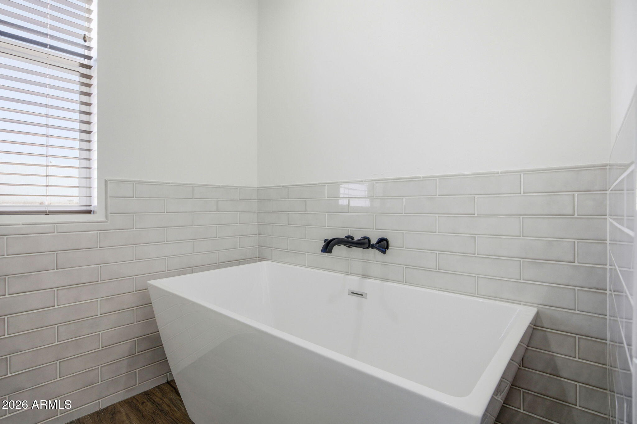 1852 West 7th S Street Snowflake, AZ 85937 - Photo 16 of 37 a bathroom with a bathtub