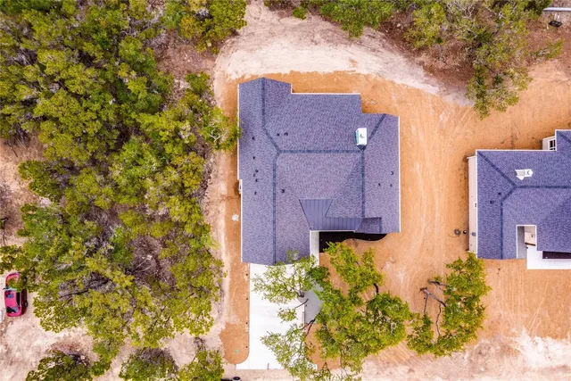 a view of a yard with plants