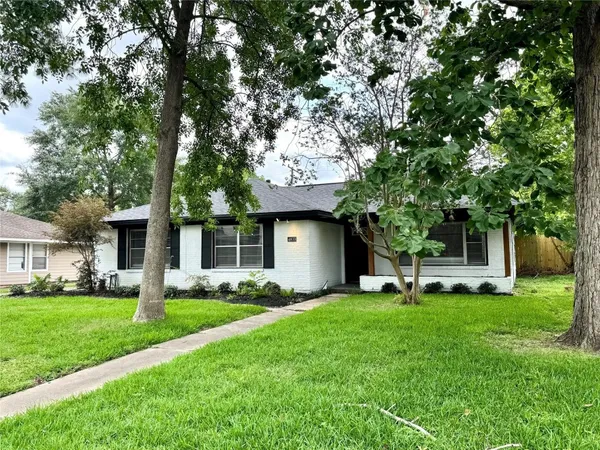 $2,100 | 4833 Hazelton Street, Houston, TX 77035
