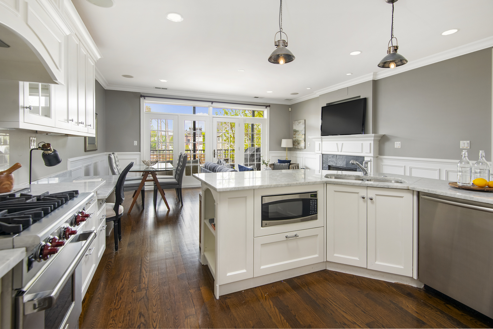 2446 North Racine Avenue, Unit 2 Chicago, IL 60614 - Photo 8 of 21