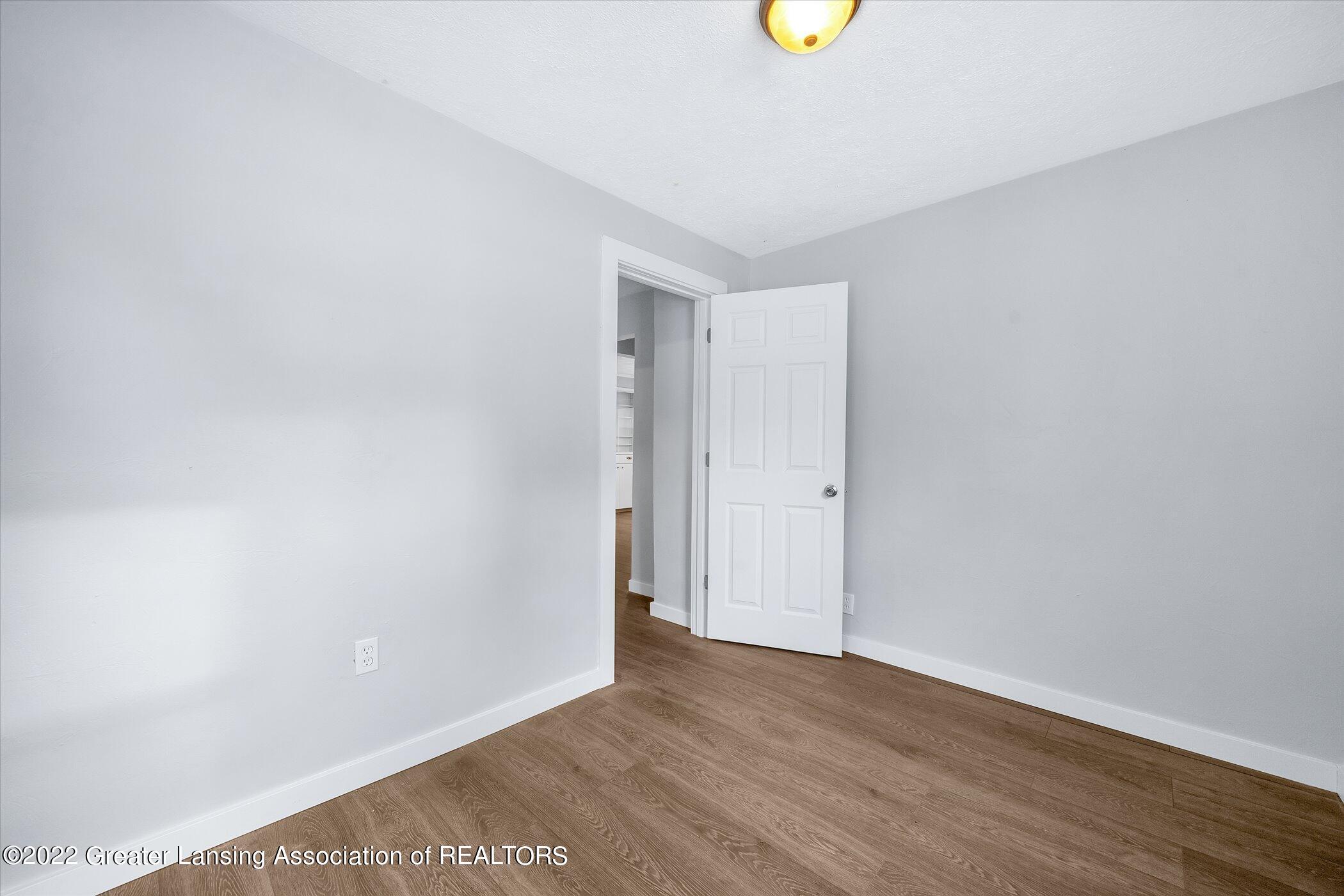 400 West Miller Road Lansing, MI 48911 - Photo 9 of 35 9